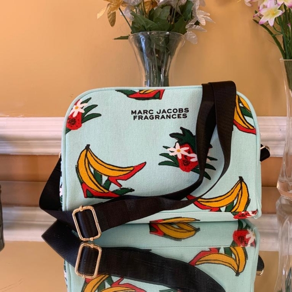 Marc Jacobs pouch converted in to shoulder bag or cross body - Picture 3 of 7